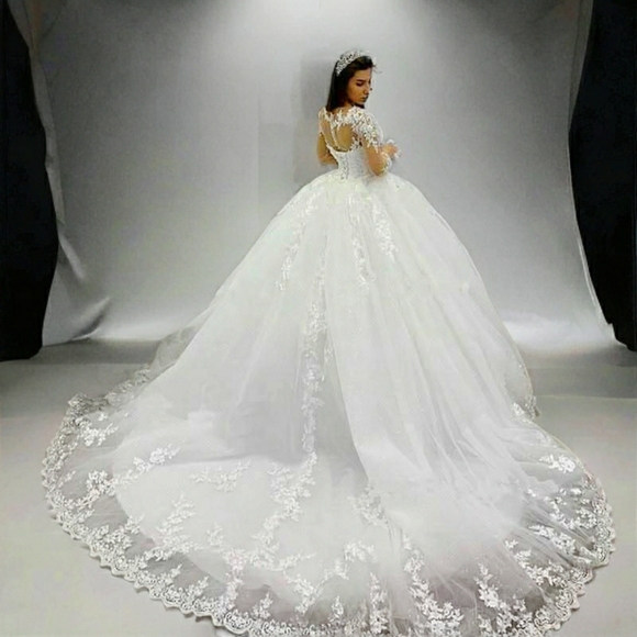 Plus Size Elegant White Lace Wedding Dress - Picture 6 of 9